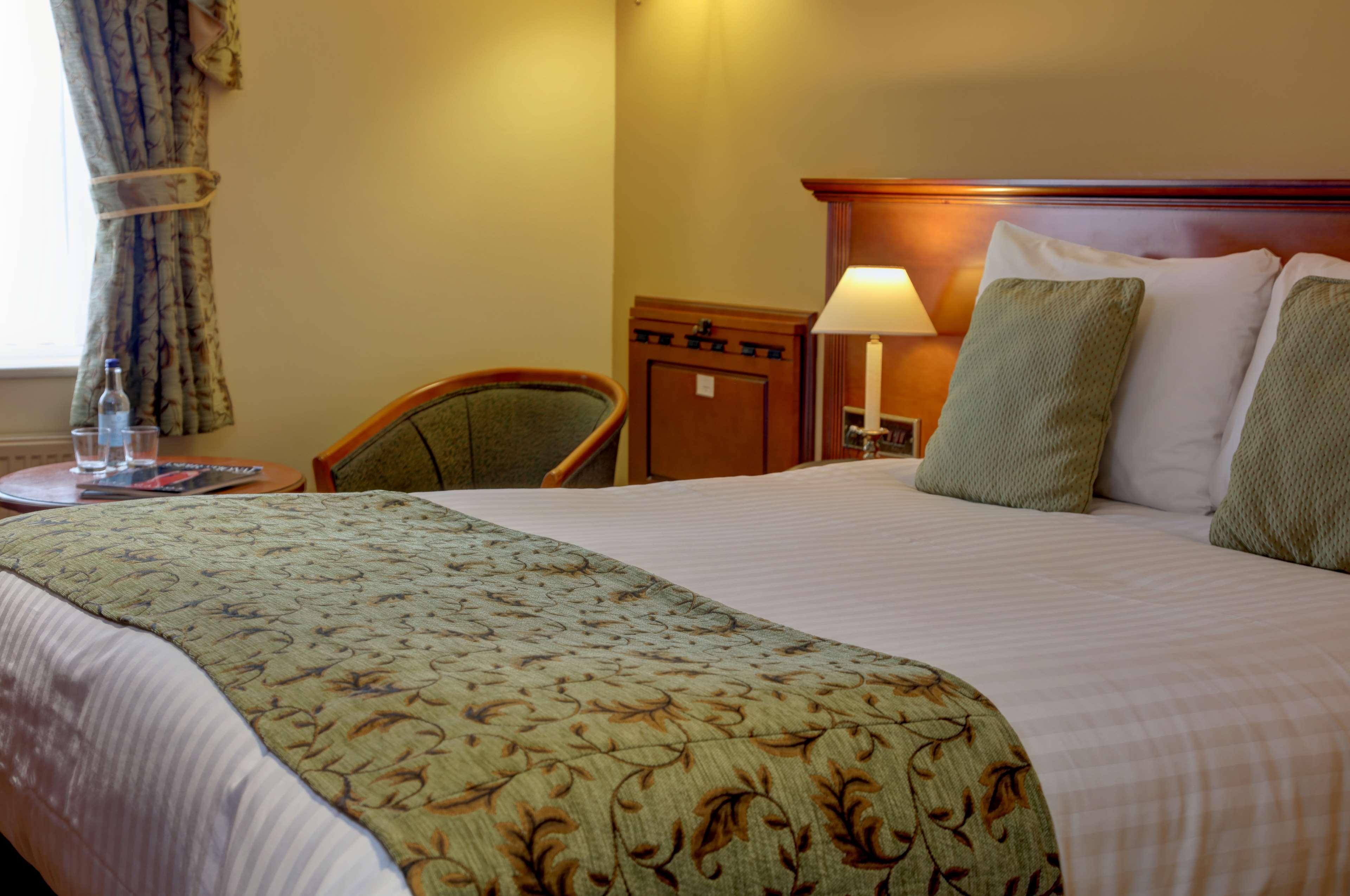 Best Western Premier Ema Yew Lodge Hotel Дарби Екстериор снимка